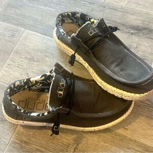 Hey Dude Men's Wally Stretch
Canvas slip-on loafers Size 12